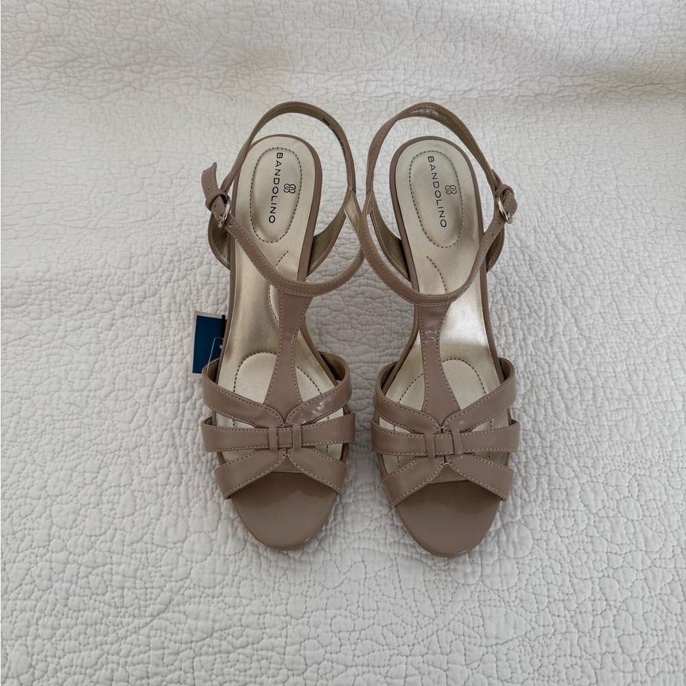 NWT Bandolino Taupe Strappy Sandals